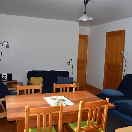 Rez-de-jardin Proche Foret, Centre Et Pistes, 4 Pers, Parking Prive - Fr-1-464-170 *